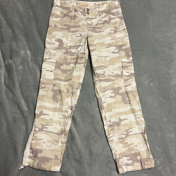 Sanctuary Pants - Camouflage Cargo Capri Pants
